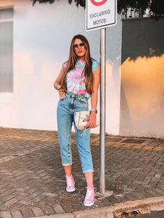 Pink Converse Outfits, Converse Shoes Outfit, Looks Com All Star, Tie Dye Disney, Looks Jeans, Girls Converse, Outfit Primavera