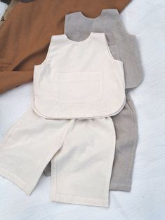 Sewing Baby Clothes, Diy Baby Clothes, Sewing Instructions, Baby Clothes Patterns, Flaxseed, Organic Baby Clothes, Baby Vest, Baby Comforter, Linen Set