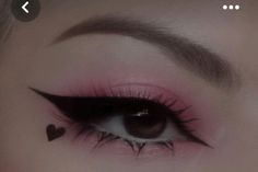 Valentines Day Makeup Simple, Makeup Looks With Glasses, Valentines Eye Makeup, Wwe Attire, Pink And Black Makeup, Black Graphic Liner, Fox Eyeliner, Heart Eye Makeup, Lovecore Outfits