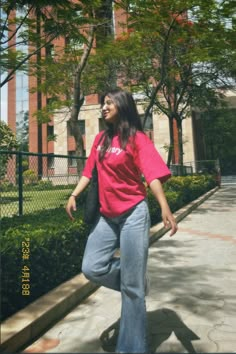 Summer College Outfits Women, Outfit Ideas Summer Indian, College Casual Outfits Summer, Regular Jeans Outfit Woman, India College Outfits, Outfits For Heat And Humidity, College Fits Summer India, Everyday Outfits Indian, College Outfits Aesthetic Indian