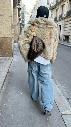 Atlanta Fashion Outfits Street Style, All Tan Outfit, I Love Ny Outfit, Cool Outfits Aesthetic, Winter Streetwear Outfits, Stylist Aesthetic, Winter Office Outfit, Streetwear Fashion Aesthetic, Streetwear Fashion Ideas