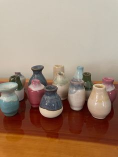 there are many small vases on the table with no one around them in this photo