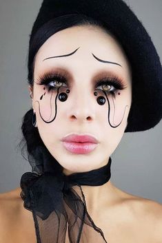 63 Halloween Makeup Ideas for Any Themed Party in 2024 Mime Makeup Pretty, Best Halloween Makeup, Lights For Vanity, Makeup Lights, Mime Makeup, Halloween Make-up Looks, Makeup Lighting, Halloween Manicure