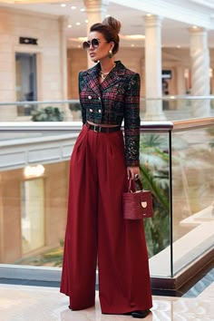 Rok Midi, Sandal Tali, Ideal Closet, Outfit Chic, Chic Fall Outfits, Fall Outfit Ideas, Classy Work Outfits, Looks Street Style, Red Pants