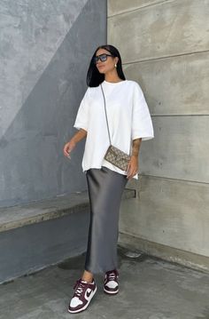 Streetwear Chic Women, Basic Office Outfits Women, Summer University Outfits, Friday Ootd, Slip Dress Outfit, Denim Street Style, Modest Casual Outfits, Streetwear Chic, Stylish Summer Outfits