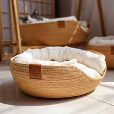 Looking to upgrade your pup's nap time? Check out these cozy dog bed ideas that will have your furry friend snoozing in comfort and style. From plush cushions to stylish designs, find the perfect dog bed for your furry companion. Give your dog the gift of a good night's sleep with these top picks! Wicker Cat Bed, Psy Chihuahua, Luxury Pet Beds, Cat Basket, Sweet Cat, Dog Sofa Bed, Sofa Handmade, Luxury Pet