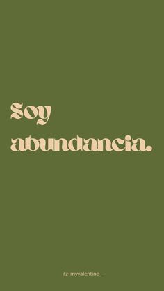 a green book cover with the words soy abundanaccia in white lettering on it