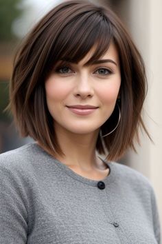 Looking for fresh haircut ideas for women? Explore stylish options like pixie cuts, lobs, and bangs that enhance your features and give you a trendy, modern look suitable for every occasion. Women’s Short Hair With Bangs, Jennifer Garner Bangs, Bangs Lob Haircut, Cute Medium Length Haircuts With Bangs, Short Haircut With Side Bangs, Medium Short Hairstyle Women, Brown Bob With Bangs, Cute Short Hair With Bangs, "bixie" Haircut 2024