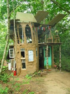 a small house in the middle of some trees