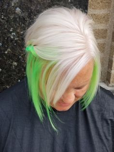 Platinum blonde le green area 51 pulp riot short hair by Brit B Ombre Bob, Peekaboo Hair, Money Piece, Like Green, Pulp Riot, Colour Pop, Color Hair, Platinum Blonde, Hair Colour