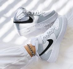 Af1 Shoe Tie, Buty Nike Air Force, Custom Nike Air Force, Coat Waterproof, Trendy Shoes Sneakers, Nike Shoes Girls, Preppy Shoes, Jordan Shoes Girls, All Nike Shoes