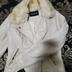 Never Worn, Excellent Condition Size Small, Model Size 6 140lbs Wedding Core, Faux Leather Motorcycle Jacket, Pea Coats Women, Distressed Jean Jacket, Crop Jean Jacket, Wool Coat Women, Blazer Beige, Twill Jacket