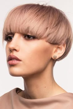 10 cortes de pelo en tendencia para 2020 Bowl Cut Hair, Mushroom Haircut, Salon Photography, Kort Bob, Bowl Haircuts, Peinados Fáciles Para Cabello Corto, Best Short Haircuts, Bowl Cut, Short Haircut