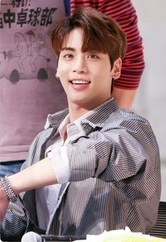 Jonghyun Smiling, Shinee Members, Shinee Debut, Jonghyun Shinee, Lotte World, Onew Jonghyun, Shinee Jonghyun, Kim Kibum, Lee Taemin