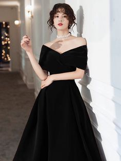 Party Dress Black Short, Black Dress For Party, Elegant Modest Dresses, Orchestra Dress, Black Short Homecoming Dress, Fantasy Dress Princesses, Velvet Homecoming Dress, Off Shoulder Party Dress, Prom Night Dress