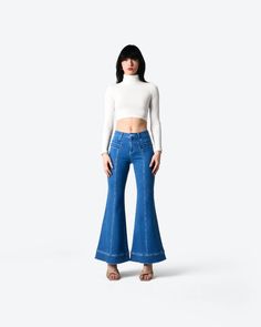 Jamie Flare Jean Chill Style, Cropped Turtleneck, Love Bites, Rachel Green, Turtleneck Top, Summer Pants, Bell Bottom Pants, Turtle Neck Top, Bell Bottom