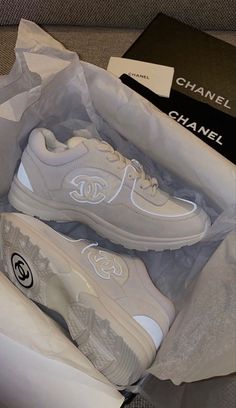 Chanel Trainers, Channel Shoes, Lux Fashion, Crocs Boots, Trendy Shoes Sneakers, Pretty Shoes Sneakers, Shoes Heels Classy, Sport Shoes Women