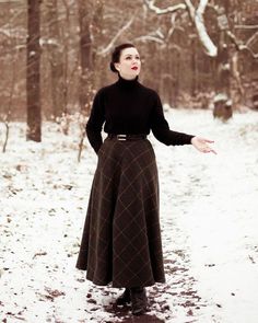 Dark Academia Mid Size, Long Skirt Academia, Dark Academia Outfit Women Skirt, Plus Sized Dark Academia, Dark Academia Plus Size, Wool Skirt Outfit Winter, Library Aesthetic Outfit, Dark Academia Aesthetic Outfit Long Skirt, Dark Academia Outfit Plus Size