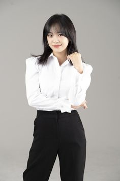 Corporate Headshot Poses, Business Portraits Woman, Kim Se Jeong, Korean Photoshoot, Professional Headshots Women, Business Dress Women, Pose Model