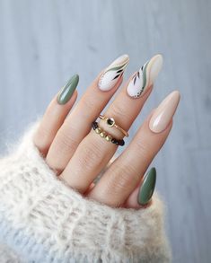 Wedding Nails Green And White, Wedding Nails With Green, Summer Nail Design 2024, Acrylic Nail Designs Green, Plant Nail Designs, Green Gel Nails, Simple Gel Nails