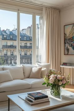 Art Deco inspired living room with geometric patterns and luxurious gold accents French Interior Design Living Room, French Modern Living Room, Parisian Style Living Room, Small Parisian Apartment, Parisian Chic Interior, Living Room Chic, French Living Room Decor, French Living Room, Parisian Modern