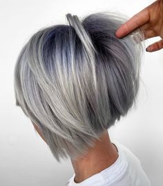 Twist Short, Pixie Bob Hairstyles, Pixie Bob Haircut, Stacked Bob Haircut, Edgy Haircuts, Silver Hair Color