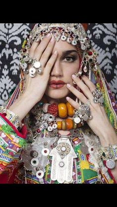 All About Moroccan Jewelry (Designs, Shopping, etc.) | Moroccanzest Moroccan Bride, Moroccan Clothing, Moroccan Women, Moroccan Culture, Antique Jewellery Designs