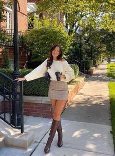 25 Lovely Thanksgiving Outfit Ideas to Try in 2024 Bandana Cap, Thanksgiving Outfit Ideas, Cute Thanksgiving Outfits, Miniskirt Outfits, Cute Fall Outfits, Thanksgiving Outfit, Inspired Outfits, Fall Fashion Outfits