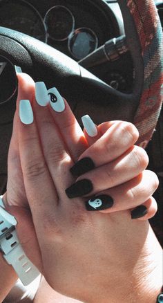 Fall Nails Black And White, Matt Halloween Nails, Black Nails With White Ghost, Simple Halloween Nails Ghost, Coffin Nails Designs Halloween, Halloween Nails Coffin Shape Short, Simple Halloween Nail Designs Acrylic, Acrylic Nails Ideas Halloween, Basic Halloween Nails Acrylic