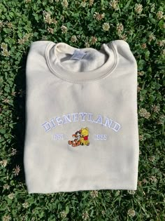 Disneyland Outfits, Embroidered Crewneck, Pooh Bear, Embroidered Clothes, Disney Outfits, Embroidered Sweatshirts, Perfect Shirt, Buy Vintage, Cute Casual Outfits