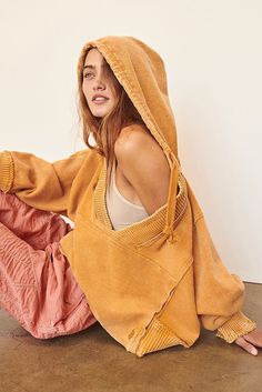 Cute Women's Yoga Clothes: Tops, Leggings, Pants & More | Free People Yoga Clothes Boho, Yoga Style Outfits, Free People Aesthetic, Free People Leggings, Womens Yoga Clothes, Activewear For Women, Clothes Tops, Daily Yoga