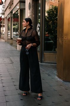 Black Culottes Outfit, Sheer Shirt Outfits, Black Wide Leg Pants Outfit, Wide Leg Pants Outfit Work, Trousers Outfit Casual, Black Trousers Outfit, Wide Leg Trousers Outfit, Conference Outfit, Culottes Outfit