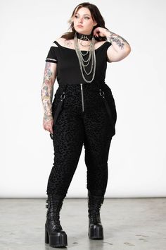 HELLCAT.- Soft, stretch fabric.- Statement flocked leopard print.- High waisted.- Front zip closure.- Belt loops.- Metal hardwear.- Back pockets.- Fitted.Model is 5ft 4 and wears a size 3XL.with KILLSTAR branding, 72% Viscose, 24% Nylon, 4% Elastane. Plus Size Nyc Fashion, Plus Alt Fashion, Punk Fashion Plus Size, Clothing Styles Plus Size, Trans Women Fashion, Plus Size Corporate Goth, Plus Size Rocker Chic Outfits, Metal Outfits Women