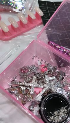 Pink Nail Tech Aesthetic, Nail Tech Manifestation, Professional Makeup Artist Kit, Nail Technician Room, Beauty Shop Decor, Nail Organization, Nail Tech School, Nail Room Ideas, Tech Room