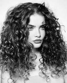 Black Curly Hair Aesthetic, Long Curly Hair Female, Wolf Cut Without Bangs, Round Curly Cut, Curly Hair Character, Curly Cut With Bangs, Curly Hair Female, Curly Wolf Cut, Curly Hair Model