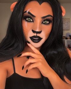 I love this Scar look it’s so cute and perfectly done! Disney Halloween Makeup, Princes Disney, Beautiful Halloween Makeup, Makeup Clown, Makeup Zombie