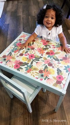 Wallpapered Table Top Ikea Table Hack, Office Things, Diy Playroom, Hacks Ikea, Table Ikea, Ikea Table, Girls Playroom, Trendy Diy, Decor Ikea