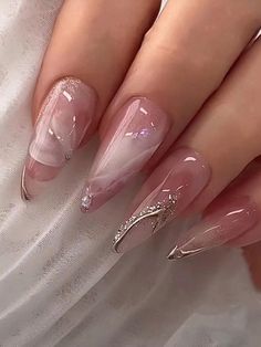 Gradient Nail Ideas, Idol Nails, Summer Bodies, Fake Nails Designs, Asian Nails, Punk Nails, Blush Nails, Red Nail Designs, Nail Style