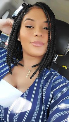 Knowles’s Box Braids Hairstyles, Box Braids Short Shoulder Length, How To Style Bob Braids, Box Braid Bob Shoulder Length, Short Bob Box Braids Styles, Short Box Braids Styles Shoulder Length, Shoulder Length Box Braids Medium, Knotless Box Braids Short Length, Knotless Bob Box Braids