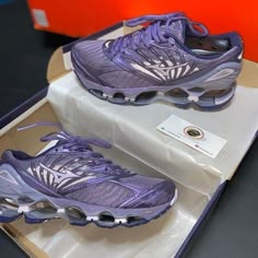 Mizuno roxo
Mizuno refletivo
Prophecy
Tênis esportivo Ed Hardy, Air Max Sneakers, Air Jordan Sneaker, New Era, Stylish Outfits