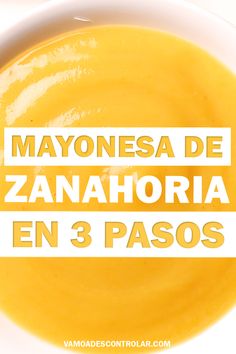 a bowl of yellow soup with the words mayonesa de zanahora en 3 pasos