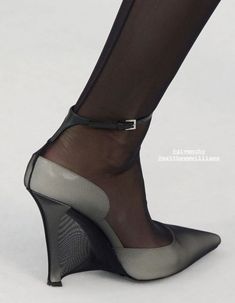 Gevinchy Shoes, Givenchy Aesthetic, Shoes Campaign, Givenchy Couture, Fancy Fits, Androgynous Fashion, Cute Heels, Sneaker Heels