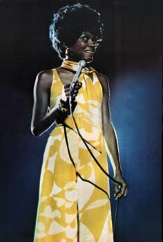 Diana Ross at the Forum in Ingelwood, Los Angeles, Caliifornia on August 16, 1969 Diana Ross Hair, Watergate Scandal, Black Pin Up, Nyane Lebajoa, Tamla Motown, Todd Oldham, 70's Disco, The Temptations