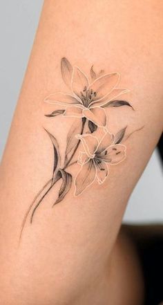 a woman's thigh with flowers on it