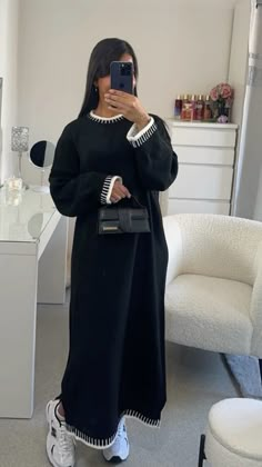 alnisa.__ sur ig Abaya Outfit, Mode Zara, Modest Fits, Winter Fit, Muslim Outfits, Muslimah Fashion Outfits