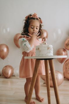 2nd Birthday Photoshoot Ideas, Kids Birthday Photoshoot Ideas, Second Birthday Photoshoot, Toddler Birthday Photoshoot, Cake Photoshoot