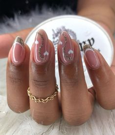 Beautiful Nails Design, Kylie Nails, Heart Nail Designs, Bridal Nail Art, Fancy Nails Designs, Summery Nails, Cute Nail, Classy Acrylic Nails, Shellac Nails