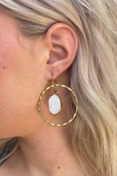 Stunning hoop earrings featuring a pearl bead inside - pair with any outfit! Pearl Earrings Wedding, Hoop Earrings Gold, Pearl Hoop Earrings, Earrings In Gold, Earrings Wedding, Gold Pearl, Pearl Pendant, Pearl Beads, Earrings Gold