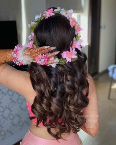 Floral Hairstyles, Hairstyles 15, Flower Jewellery For Haldi, Wedding Flower Jewelry, Floral Tiara, Bridal Hairdo, Bridal Hair Buns