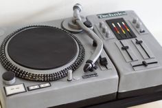 a turntable that is made to look like an old school dj's deck